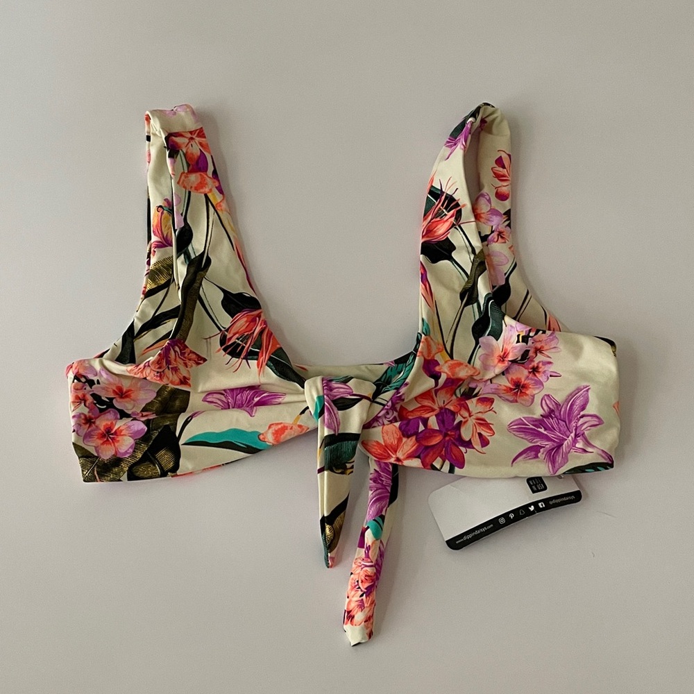 Dippin’ Daisy’s Scoop Bikini Top Tie Front Coastal Beach
